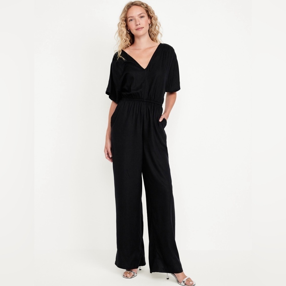 NWT! Old Navy Black Waist-Defined Crepe Wide-Leg Jumpsuit 💜